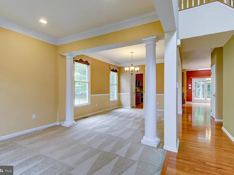 45 Lockwood Dr — Photo 4