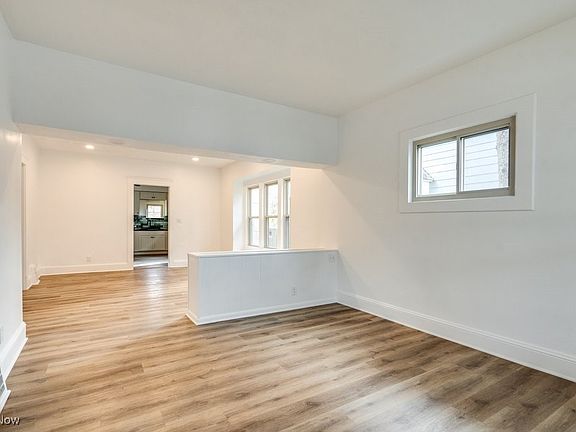 5th image of 3317 W 41st St