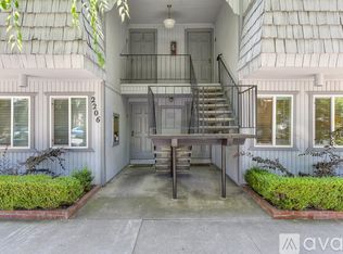 2206 I St APT 2, Sacramento, CA 95816