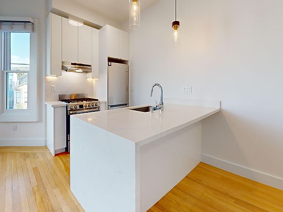 3rd image of 4005 California St #6