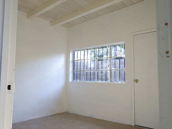 5th image of 2537 N Winstel Blvd