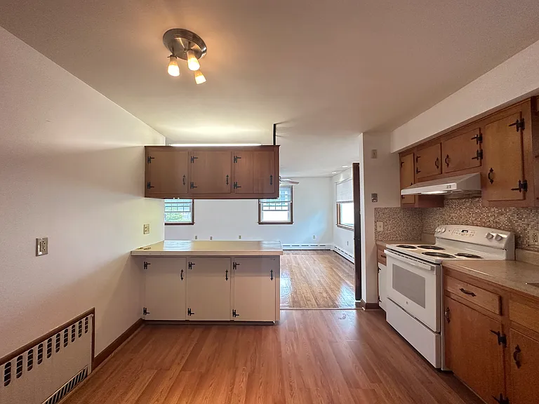 152 Evarts St — Photo 8