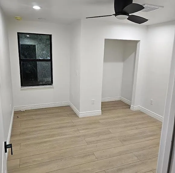 319 W West St — Photo 13