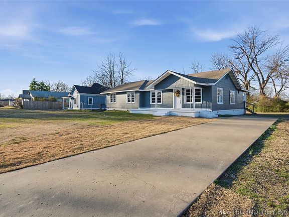 4th image of 2004 Denison St