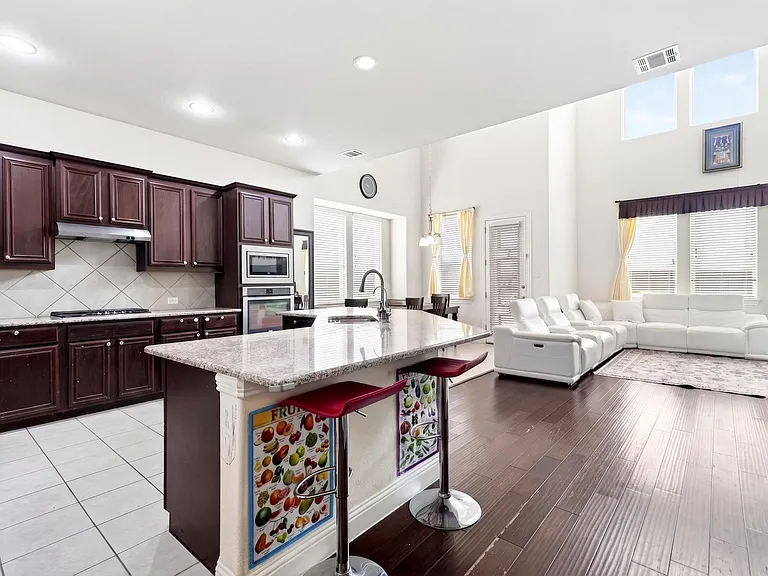 10323 Wedmore Dr — Photo 10