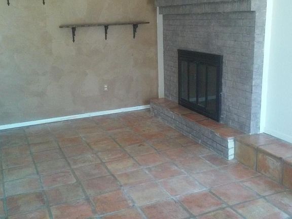 Cozy and pretty fireplace