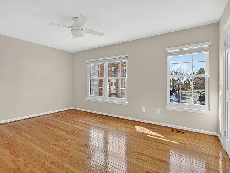 8 Suncroft Ct — Photo 14