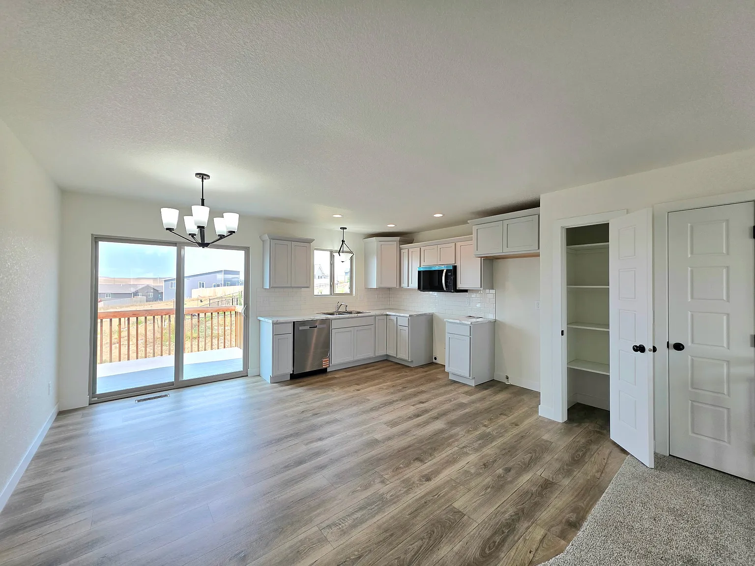 4 bed, 1688 sqft, $2,600 — Photo 3