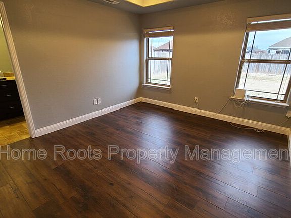 4th image of 303 E Thistlewood Ave