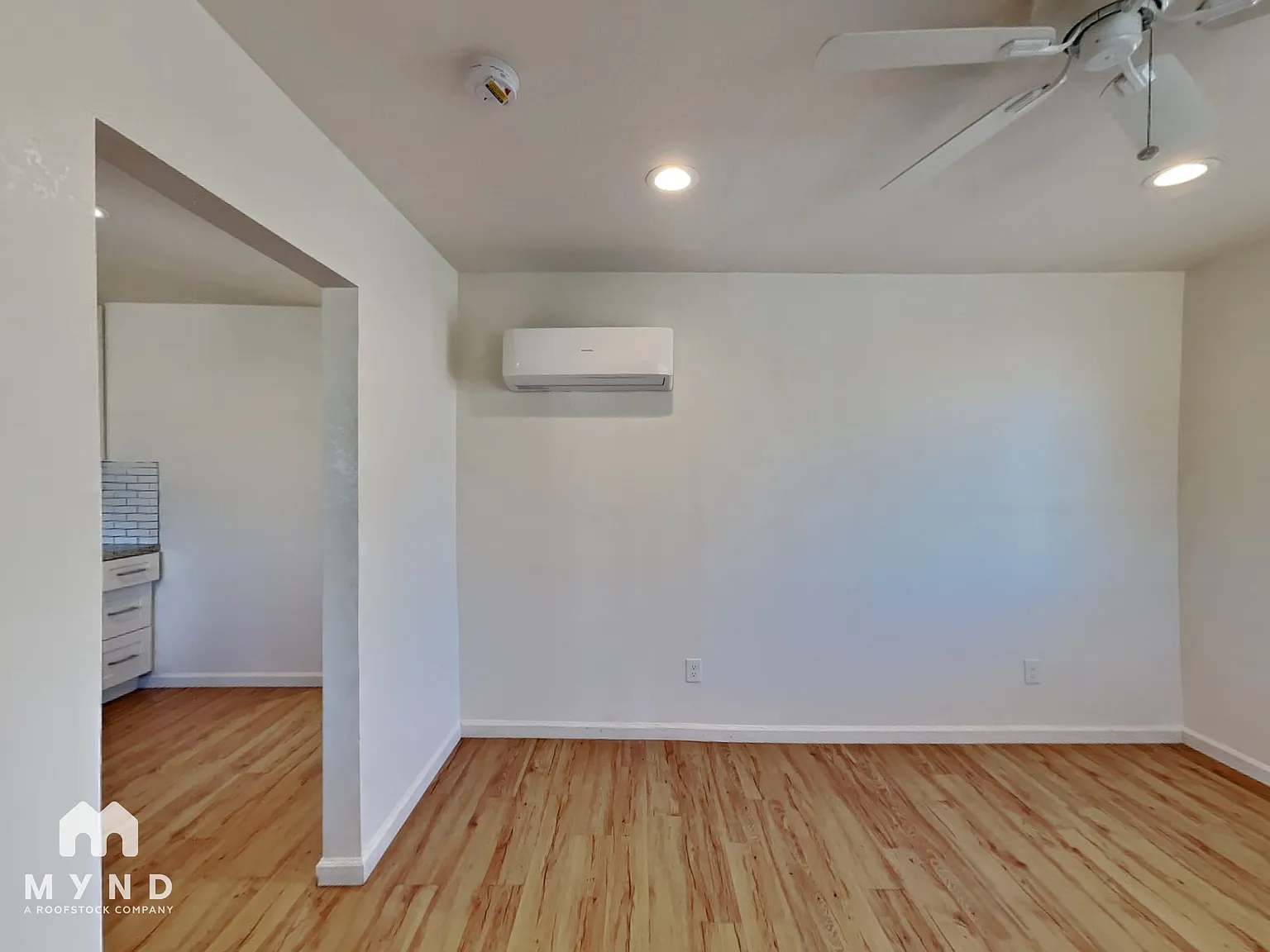 1 bed, 1.0 bath, 484 sqft, $1,220 — Photo 2