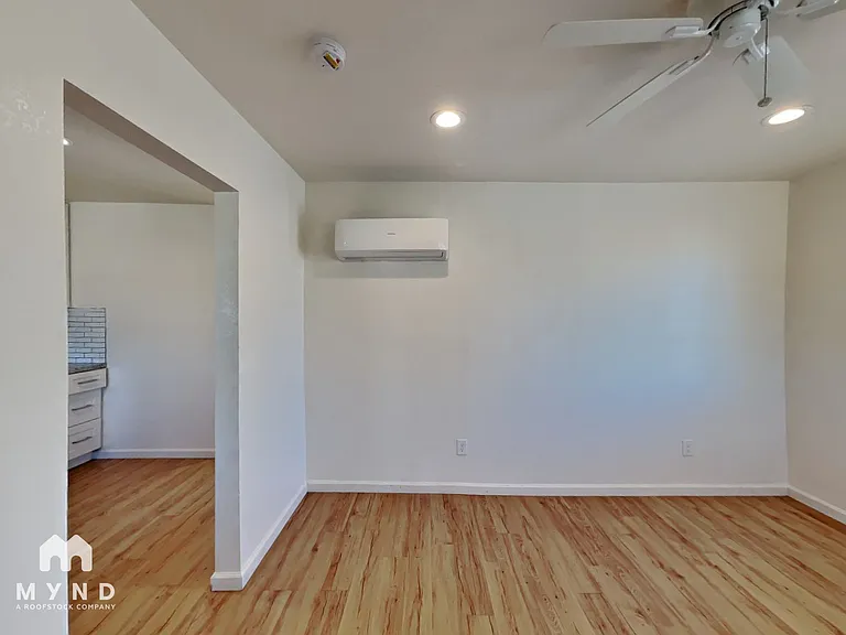 5631 53rd St #3 — Photo 2