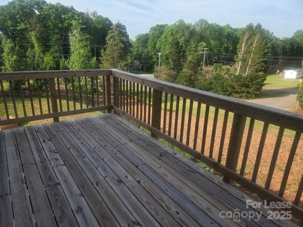 6997 Waterstone Dr, Sherrills Ford, NC 28673