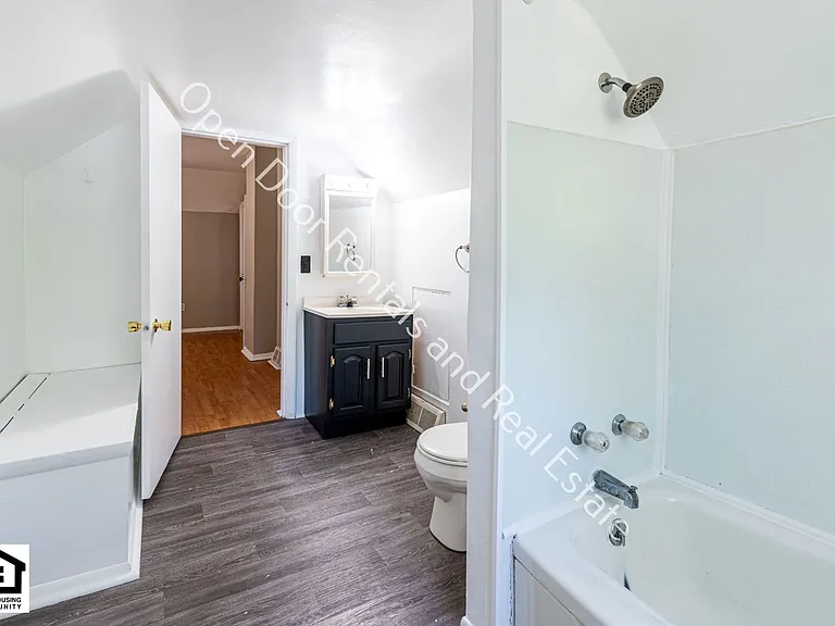 3112 Thompson Ave — Photo 9