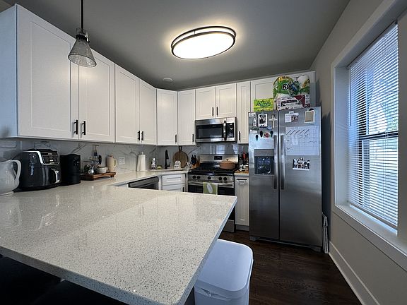 2nd image of 2522-24 W Superior St #2522-1R