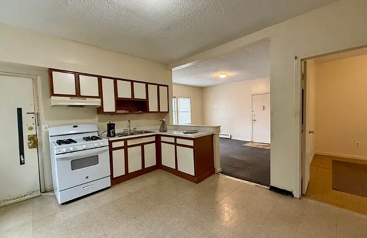128-132 Locust St #16 — Photo 2