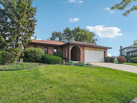 3rd image of 2824 Lake Park Ct