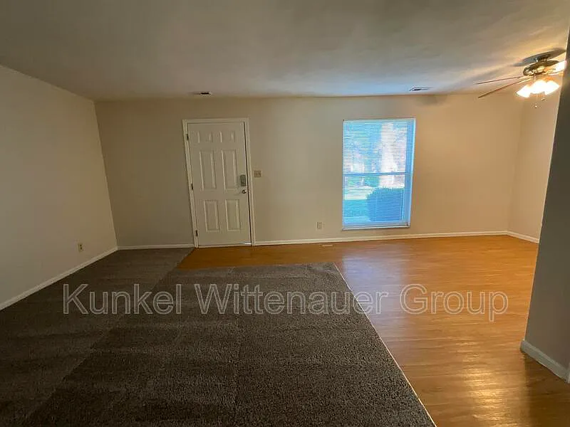 2 bed, 1.0 bath, 900 sqft, $775 — Photo 2