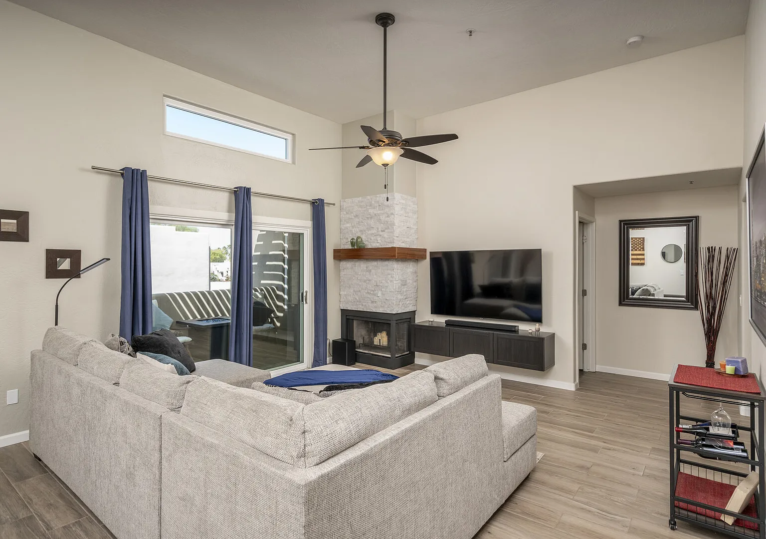 Lavish 2 Bed Scottsdale Condo — Photo 2