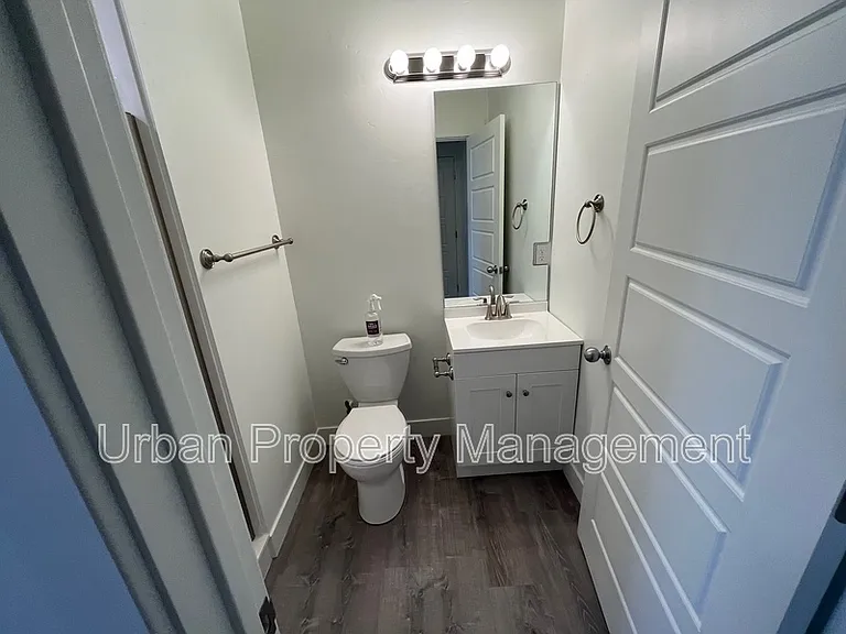 940 W Shadow Brook Ln — Photo 7