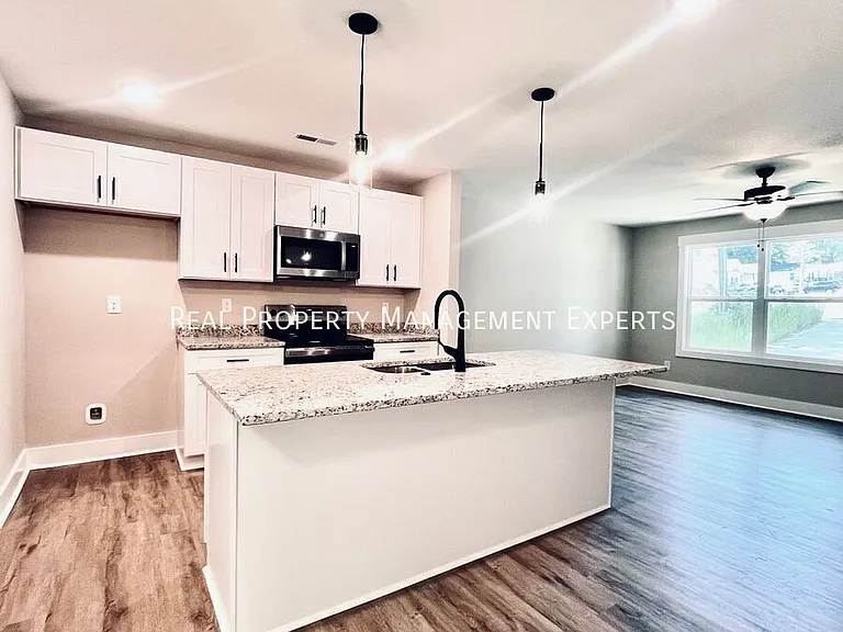 412 N Scruggs St — Photo 3