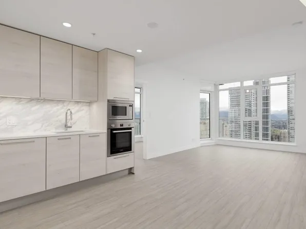 4458 Beresford St, Burnaby, BC V5H 2H8
