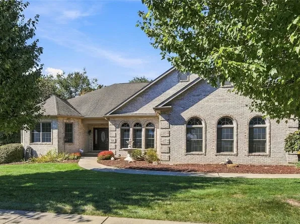 706 Forest Oaks Trl, Irwin, PA 15642
