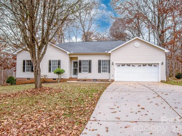 146 Valley Glen Dr, Troutman, NC 28166