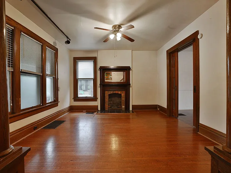 2403 Summit St — Photo 12