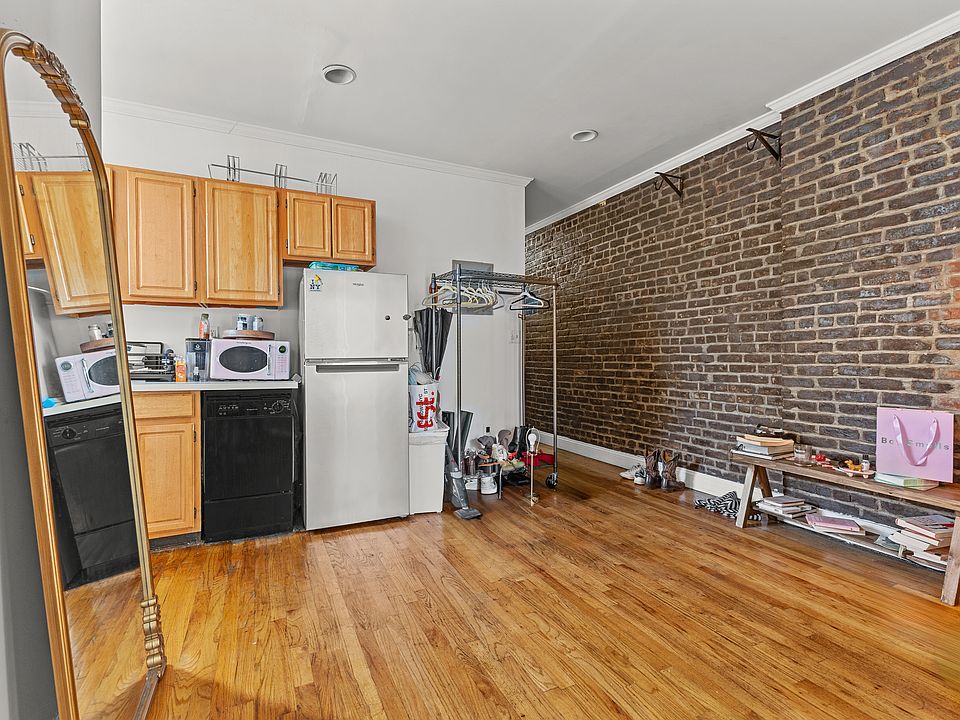 1st image of 174 Hester St APT 12