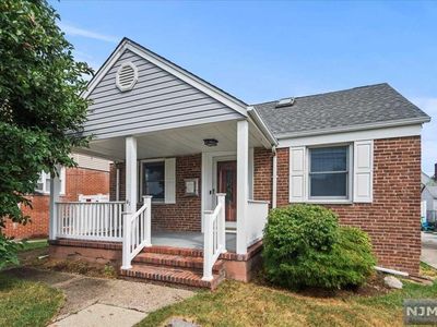 61 Fencsak Ave, Elmwood Park, NJ, 07407