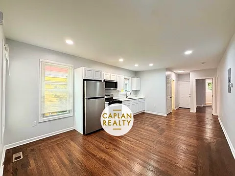 3 bed, 1000 sqft, $2,600 — Photo 2