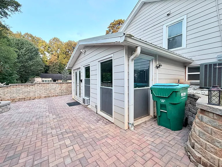 2836 E Mount Tabor Cir — Photo 12