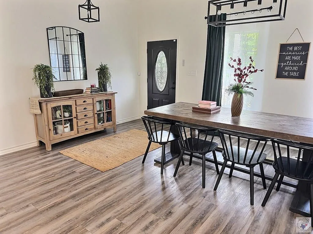 3 bed, 2.0 bath, 1740 sqft, $2,100 — Photo 4