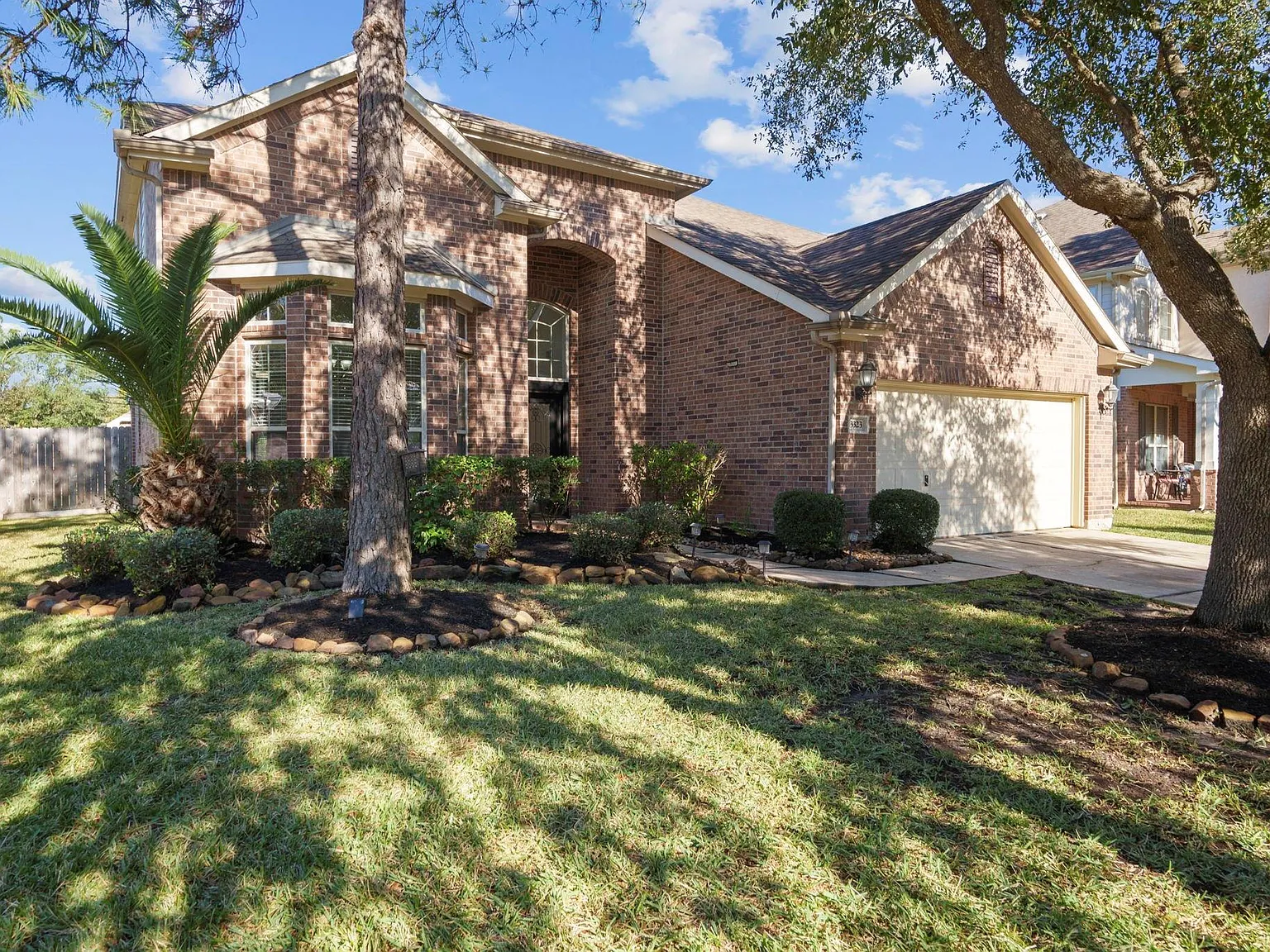 4 bed, 2.5 bath, 2887 sqft, $2,500 — Photo 3