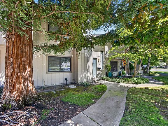 3rd image of 583 Leeward Way