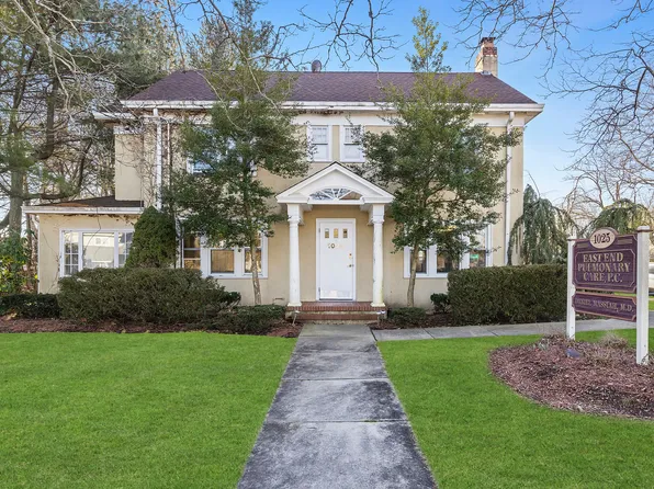 (undisclosed Address), Riverhead, NY 11901