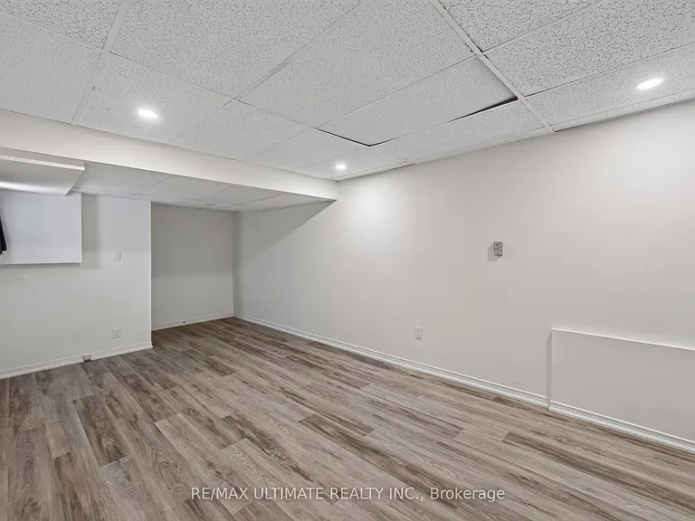 2360 Queen St E #3 — Photo 14