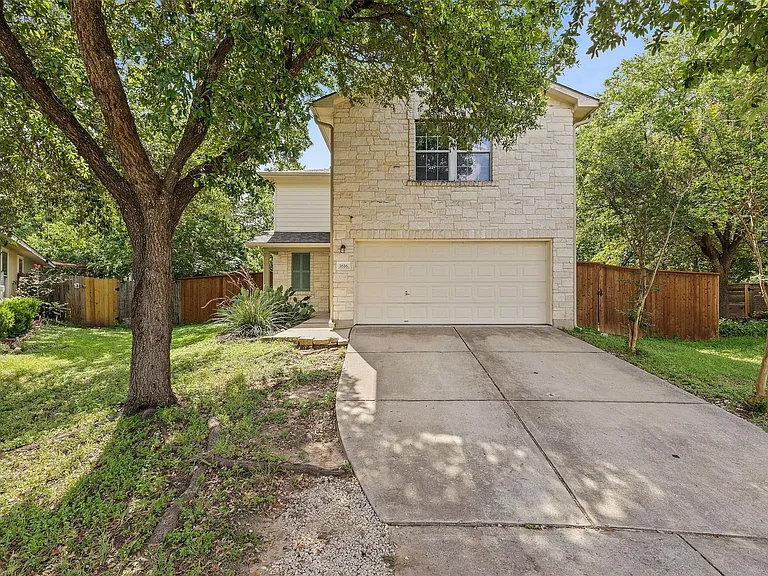 1616 Strickland Dr — Photo 1