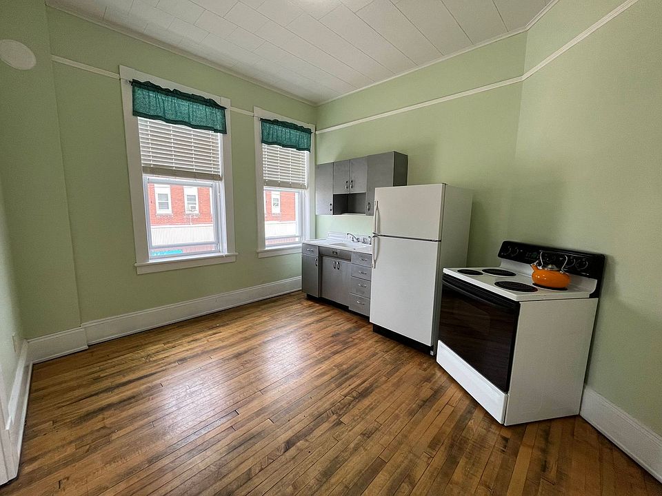 1st image of 1100 1/2 N Superior Ave APT 1