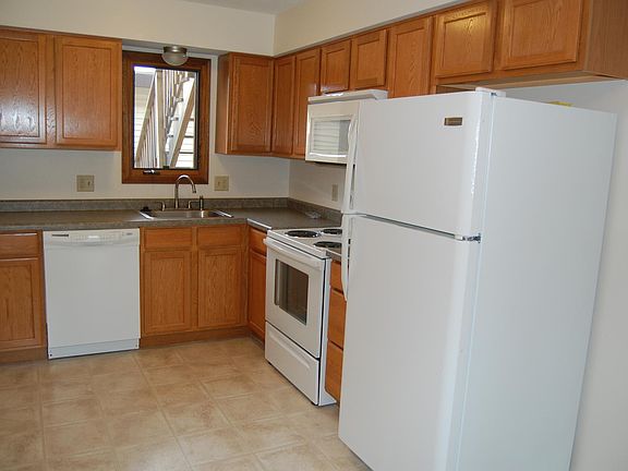 Kitchen. Main wall is grey now.