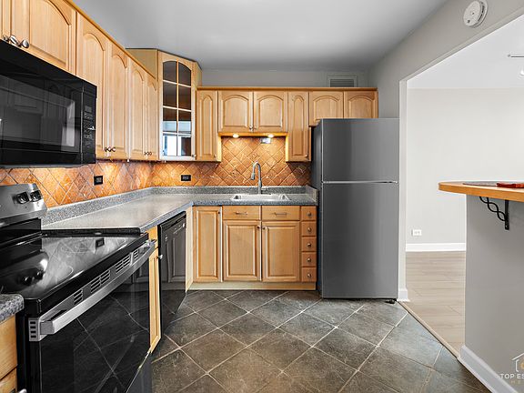 4th image of 6301 N Sheridan Rd APT 19N