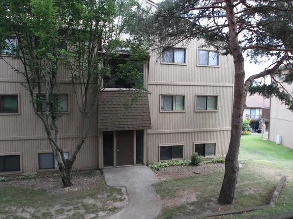 52 Oak Hill Colony APT 4, Fox Lake, IL 60020