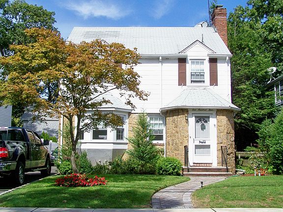 2nd image of 104 Norwood Ave