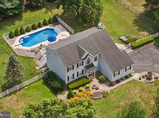 5 Galloping Brook Dr, Allentown, NJ 08501