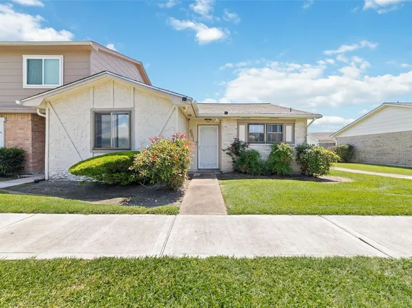 6517 S Briar Bayou Dr, Houston, TX 77072
