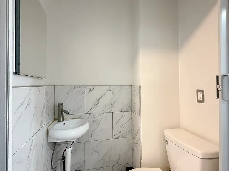 26 River Edge Rd #1W — Photo 9