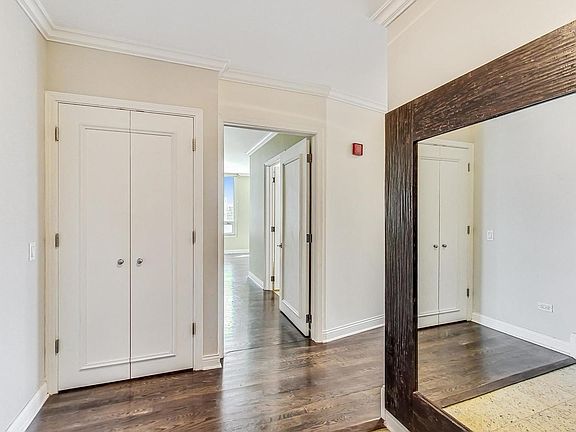 5th image of 33 W Ontario St APT 22F