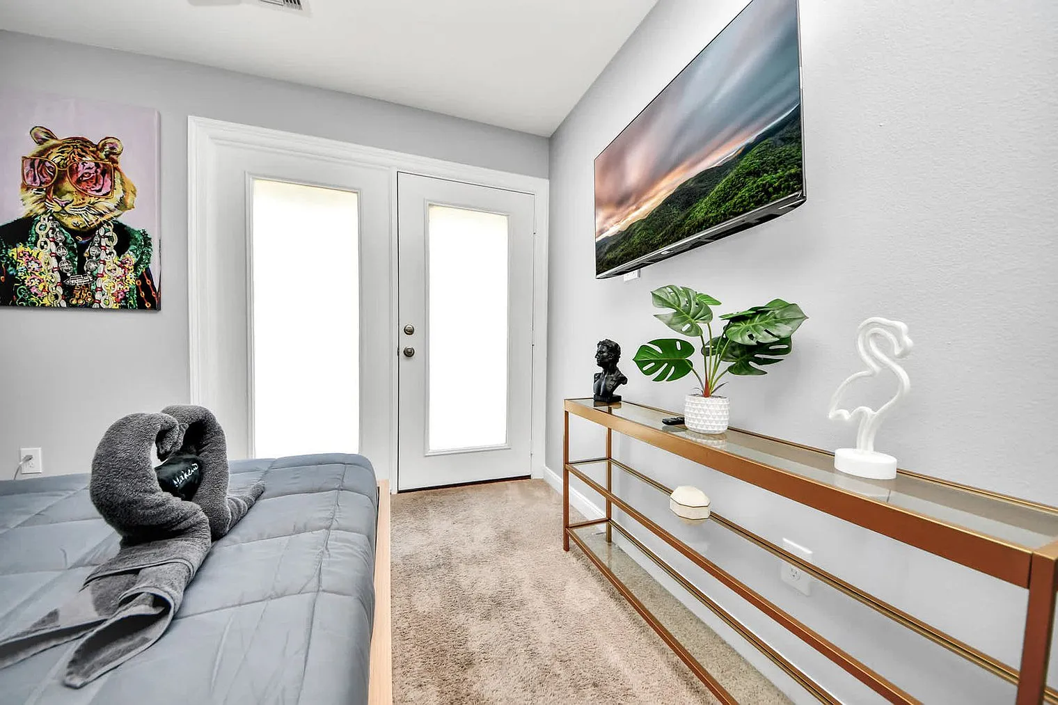 3 bed, 2.0 bath, 1689 sqft, $3,979 — Photo 2