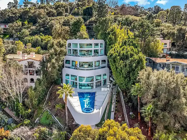 15105 Mulholland Dr — Photo 37