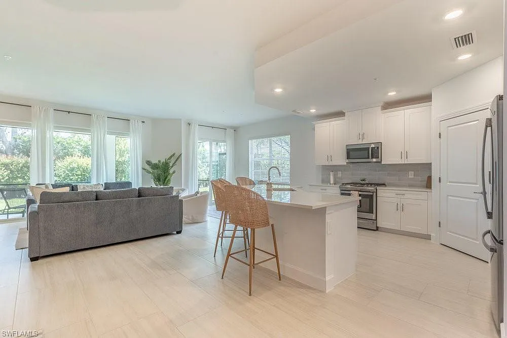 3 bed, 2.0 bath, 1710 sqft, $12,000 — Photo 4